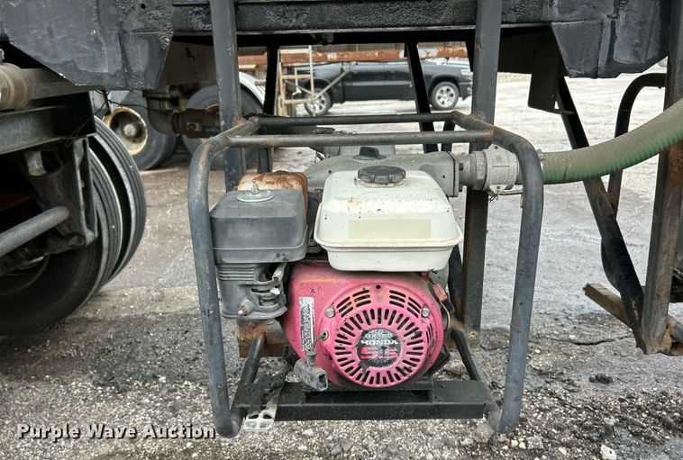 image for item EK8073 1972 Fruehauf tank trailer