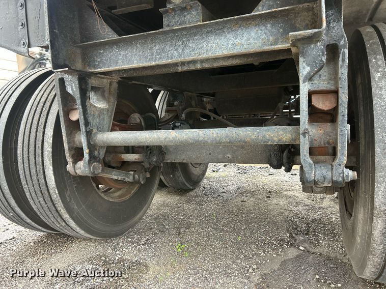 image for item EK8073 1972 Fruehauf tank trailer