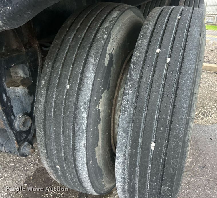 image for item EK8073 1972 Fruehauf tank trailer