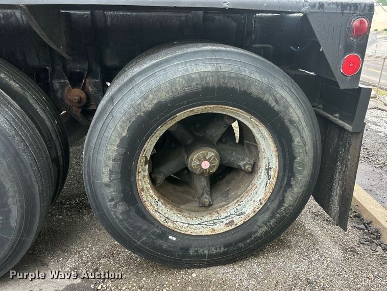 image for item EK8073 1972 Fruehauf tank trailer