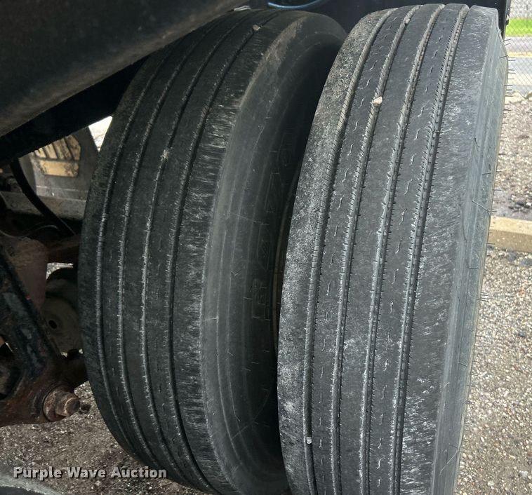 image for item EK8073 1972 Fruehauf tank trailer