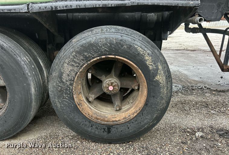 image for item EK8073 1972 Fruehauf tank trailer