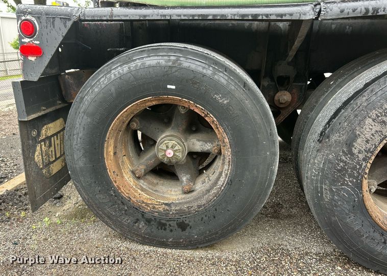 image for item EK8073 1972 Fruehauf tank trailer