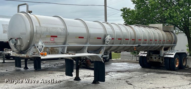 image for item EK8074 1981 Fruehauf tank trailer