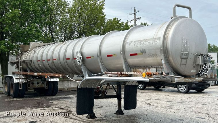 image for item EK8074 1981 Fruehauf tank trailer