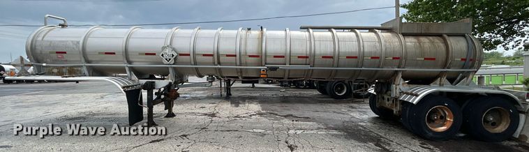 image for item EK8074 1981 Fruehauf tank trailer