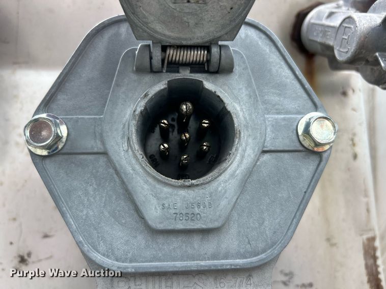 image for item EK8074 1981 Fruehauf tank trailer