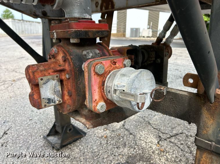 image for item EK8074 1981 Fruehauf tank trailer