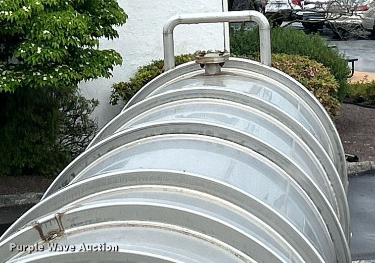 image for item EK8074 1981 Fruehauf tank trailer