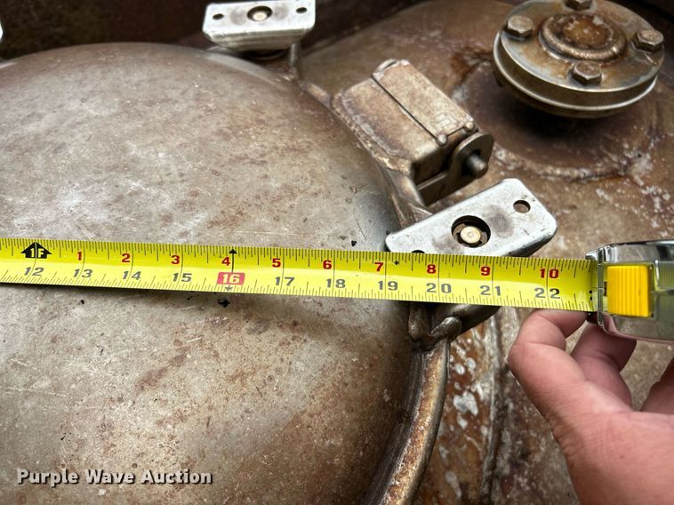 image for item EK8074 1981 Fruehauf tank trailer