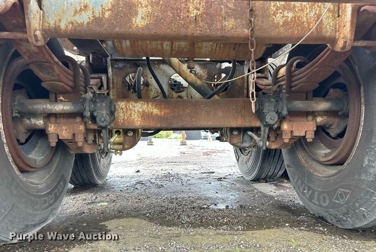 image for item EK8074 1981 Fruehauf tank trailer