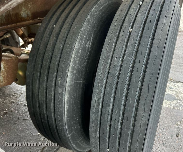 image for item EK8074 1981 Fruehauf tank trailer