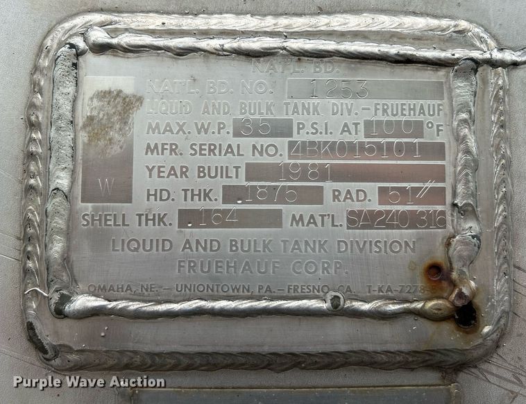 image for item EK8074 1981 Fruehauf tank trailer