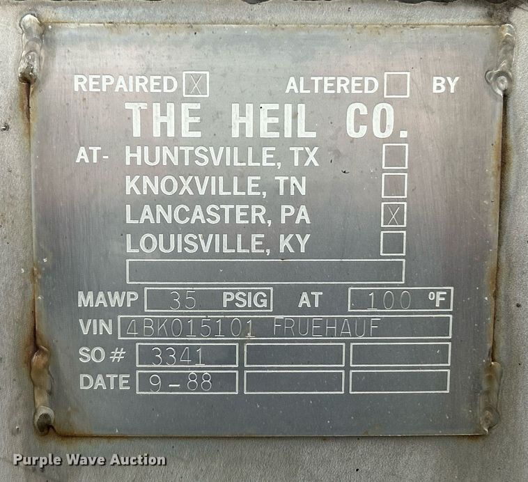 image for item EK8074 1981 Fruehauf tank trailer