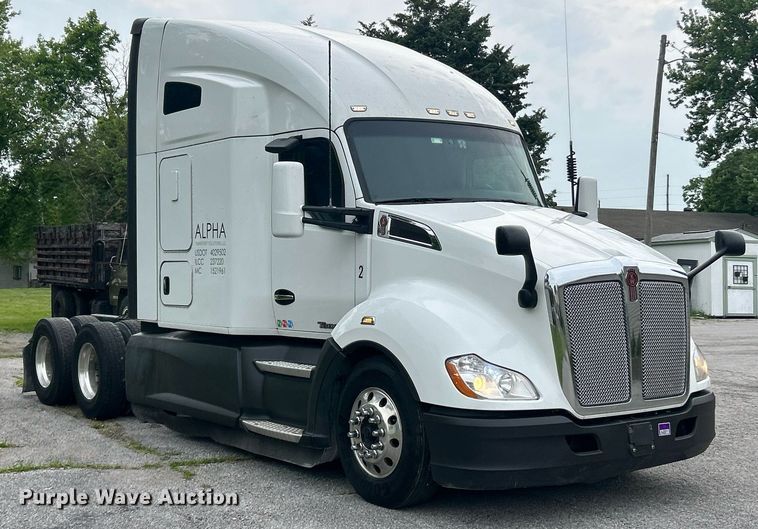 image for item EK8120 2020 Kenworth T680  semi truck