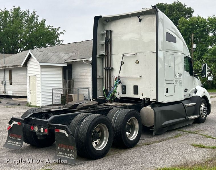 image for item EK8120 2020 Kenworth T680  semi truck