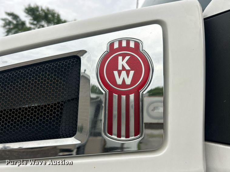 image for item EK8120 2020 Kenworth T680  semi truck