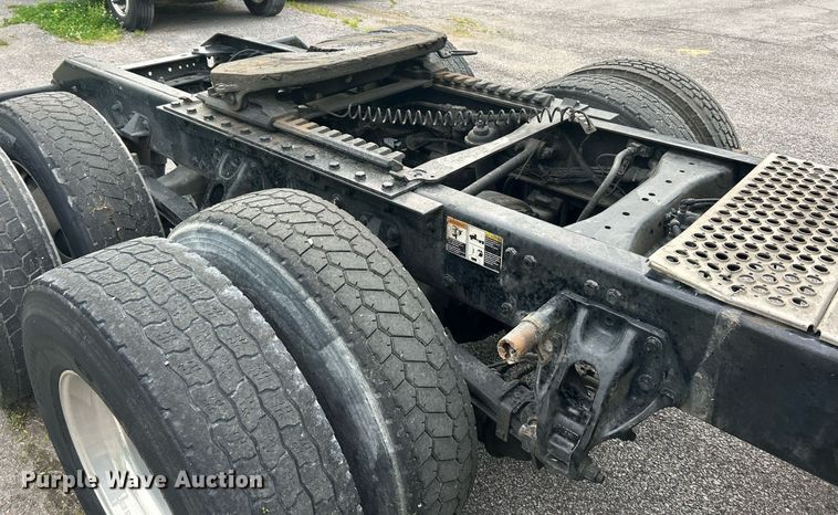 image for item EK8120 2020 Kenworth T680  semi truck