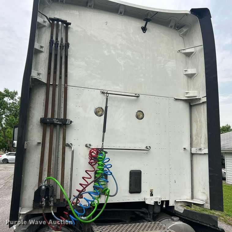 image for item EK8120 2020 Kenworth T680  semi truck