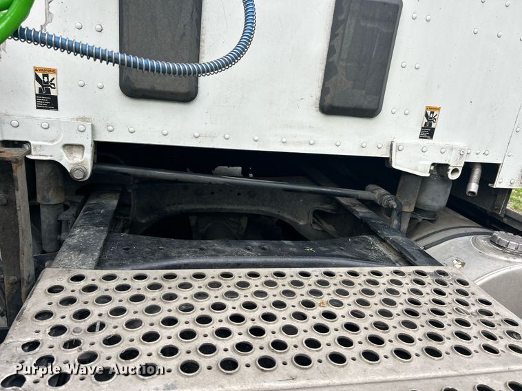 image for item EK8120 2020 Kenworth T680  semi truck