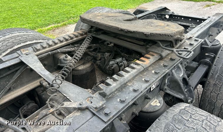 image for item EK8120 2020 Kenworth T680  semi truck