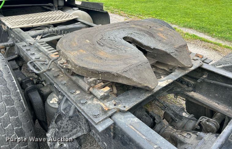 image for item EK8120 2020 Kenworth T680  semi truck