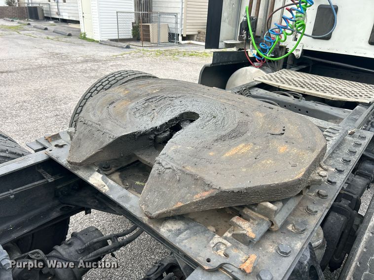 image for item EK8120 2020 Kenworth T680  semi truck