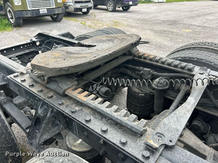 image for item EK8120 2020 Kenworth T680  semi truck