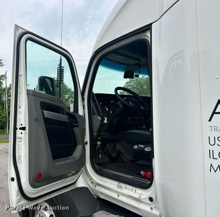 image for item EK8120 2020 Kenworth T680  semi truck