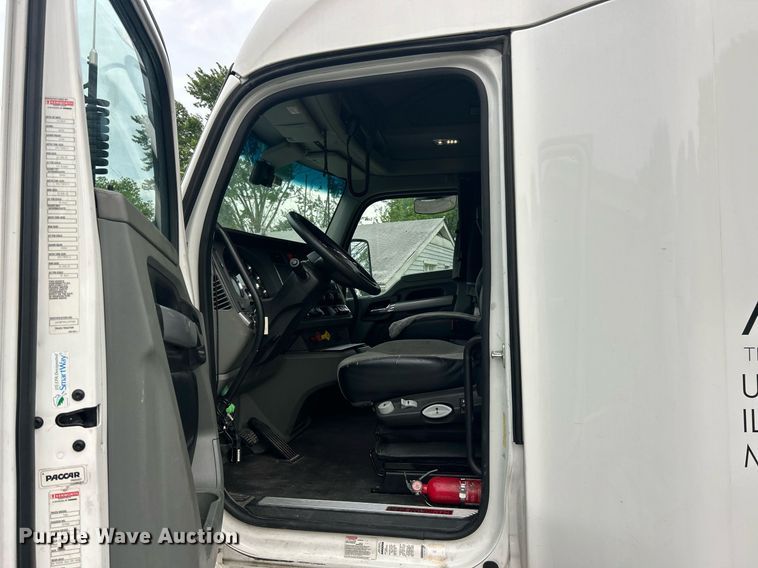 image for item EK8120 2020 Kenworth T680  semi truck