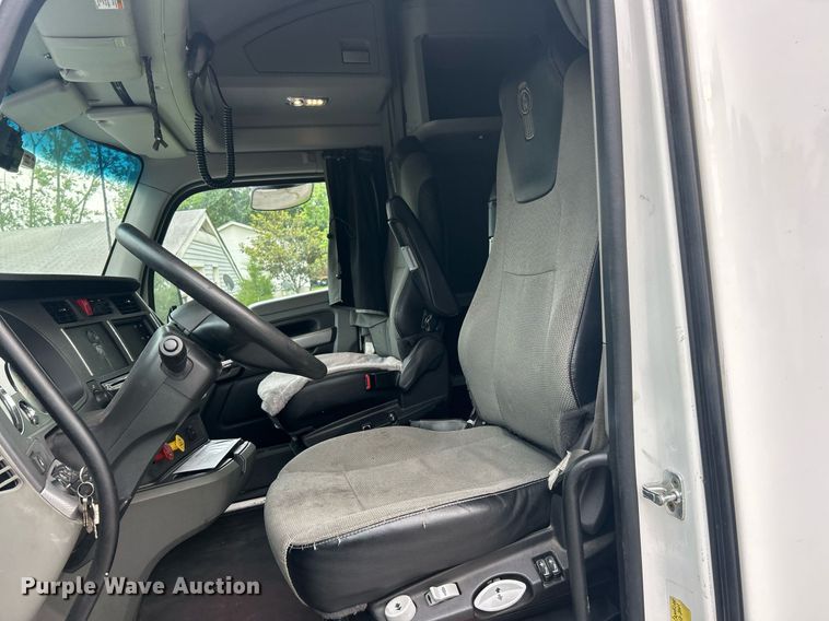 image for item EK8120 2020 Kenworth T680  semi truck