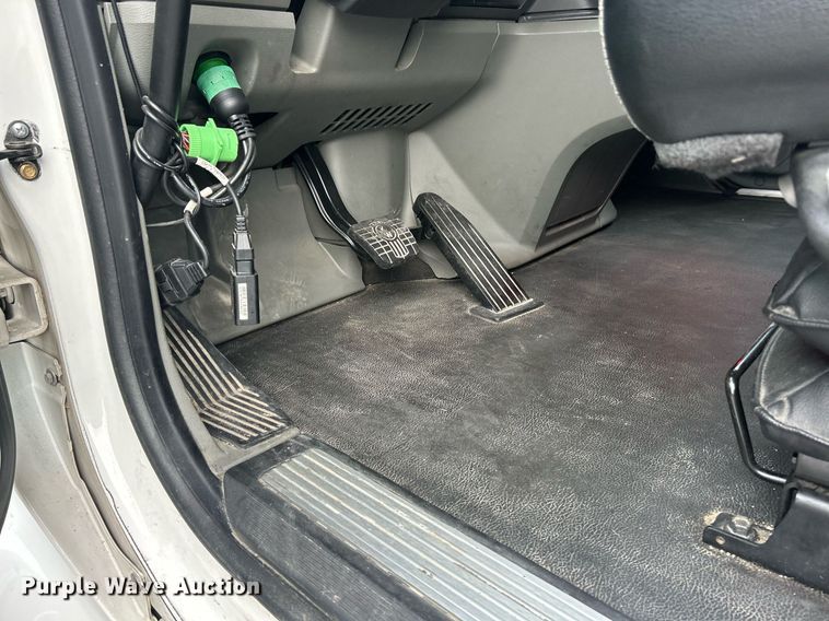 image for item EK8120 2020 Kenworth T680  semi truck