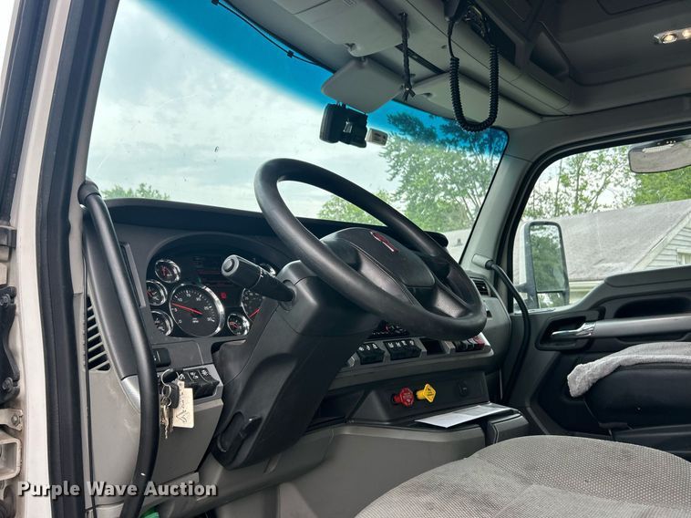 image for item EK8120 2020 Kenworth T680  semi truck