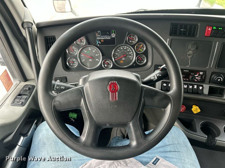 image for item EK8120 2020 Kenworth T680  semi truck