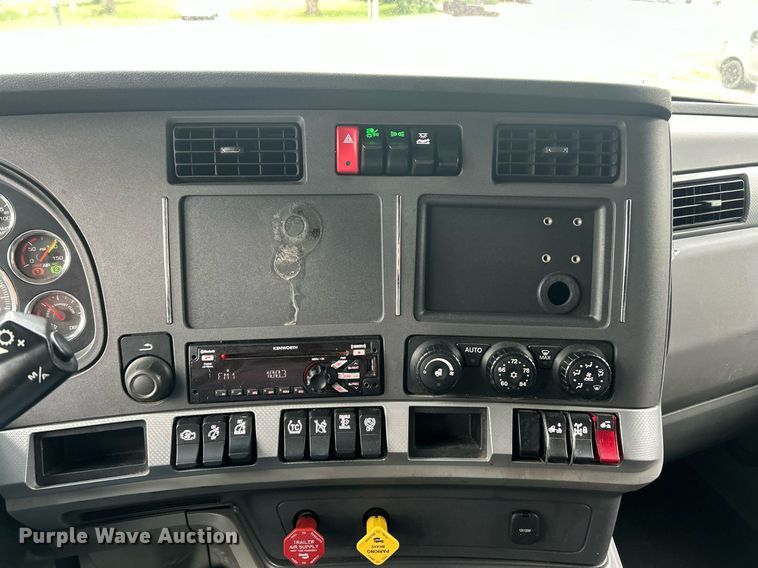 image for item EK8120 2020 Kenworth T680  semi truck