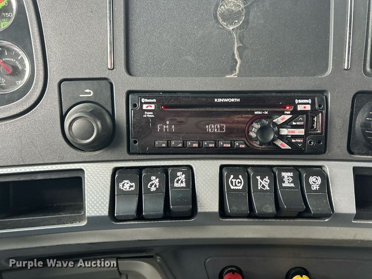 image for item EK8120 2020 Kenworth T680  semi truck