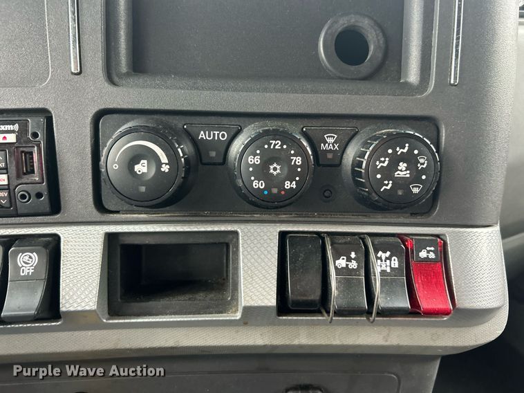 image for item EK8120 2020 Kenworth T680  semi truck