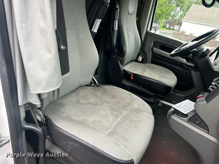 image for item EK8120 2020 Kenworth T680  semi truck