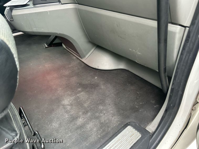 image for item EK8120 2020 Kenworth T680  semi truck