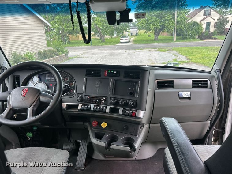 image for item EK8120 2020 Kenworth T680  semi truck