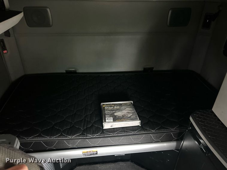 image for item EK8120 2020 Kenworth T680  semi truck