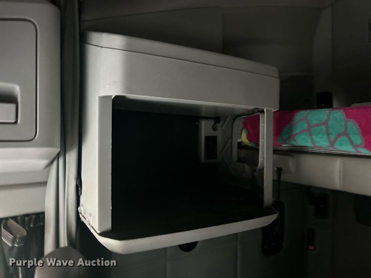 image for item EK8120 2020 Kenworth T680  semi truck