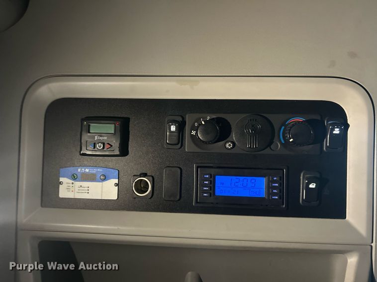 image for item EK8120 2020 Kenworth T680  semi truck