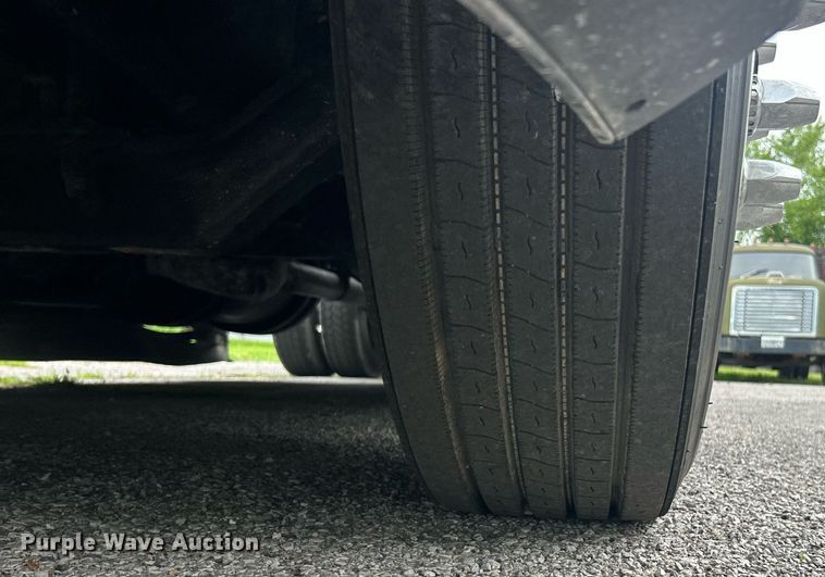 image for item EK8120 2020 Kenworth T680  semi truck