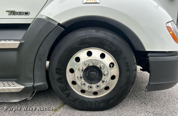 image for item EK8120 2020 Kenworth T680  semi truck