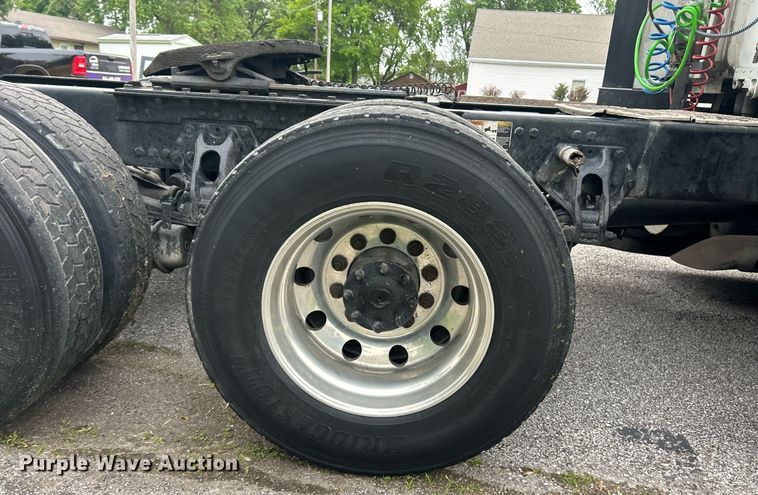 image for item EK8120 2020 Kenworth T680  semi truck