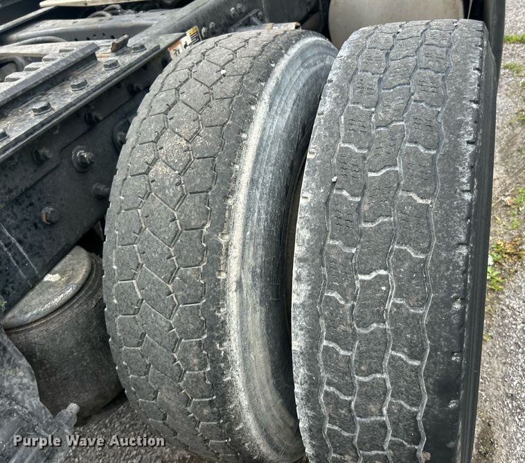 image for item EK8120 2020 Kenworth T680  semi truck