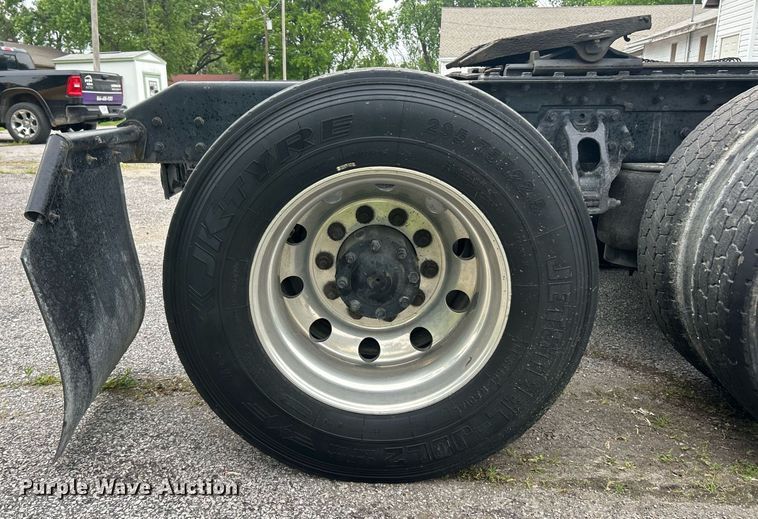 image for item EK8120 2020 Kenworth T680  semi truck