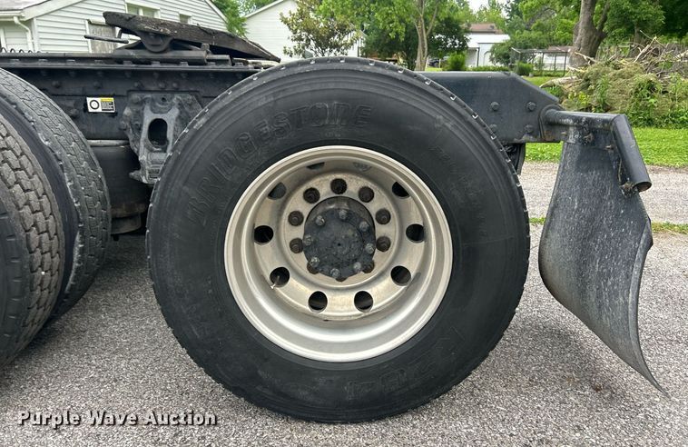 image for item EK8120 2020 Kenworth T680  semi truck