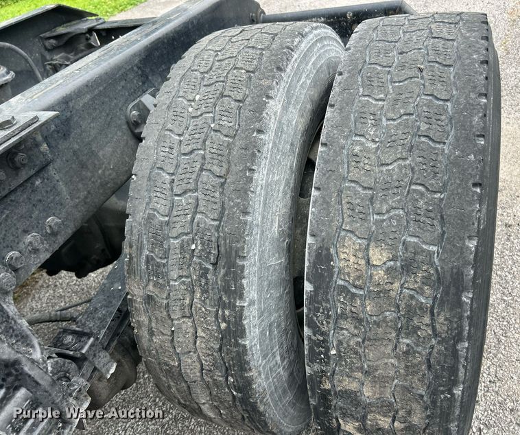 image for item EK8120 2020 Kenworth T680  semi truck